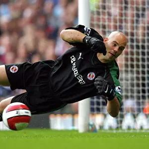 Marcus Hahnemann in Action: Reading FC vs. West Ham United, 2006 (Barclays Premiership)
