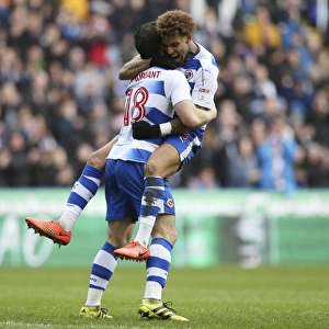 Sky Bet Championship Photographic Print Collection: Reading v Wolverhampton Wanderers