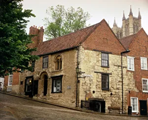 <b class=qtipBold><figcaption>Aaron the Jew's House K970537</figcaption></b><br>AARON THE JEW'S HOUSE, Steep Hill, Lincoln, Lincolnshire. Also known as the Norman House. Exterior view with cathedral in the background.<br><em>© Andrew Tryner</em> Aaron the Jew's House K970537