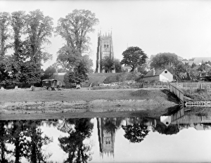 <b class=qtipBold><figcaption>Abbey Park, Evesham CC56_01020</figcaption></b><br>ABBEY PARK, Evesham, Worcestershire. Looking from Workman Gardens across the River Avon towards the Abbey. The Bell Tower was built after 1513 by Abbot Lichfield and untouched by the general demolition of the Abbey after the dissolution. Two gypsy-style wagons stand on the opposite river bank. Photographed in 1890 by Henry Taunt.<br><em>© Historic England</em> Abbey Park, Evesham CC56_01020