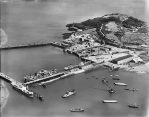 South-West England - Aerial Views: Falmouth Print: Aerial view of Falmouth Docks and Pendennis Castle