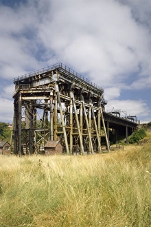 <b class=qtipBold><figcaption>Anderton Boat Lift K900508</figcaption></b><br>ANDERTON BOAT LIFT, Cheshire. General view.<br><em>© Historic England</em> Anderton Boat Lift K900508