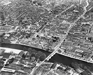<b class=qtipBold><figcaption>Bedford EPW026472</figcaption></b><br>St Pauls Church and the town centre, Bedford. The Great Ouse and Town Bridge are prominent. Photographed in May 1929 by Aerofilms Ltd.<br><em>© Historic England Archive</em> Bedford EPW026472
