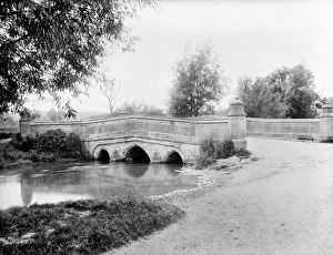 <b class=qtipBold><figcaption>Bourton Bridge CC57_00572</figcaption></b><br>BOURTON BRIDGE, Bourton-on-the-Water, Gloucestershire. A picturesque Cotswold scene showing the bridge over the river Windrush at a crossing point which has been in use since Roman times. Photographed by Henry Taunt in 1893.<br><em>© Historic England</em> Bourton Bridge CC57_00572