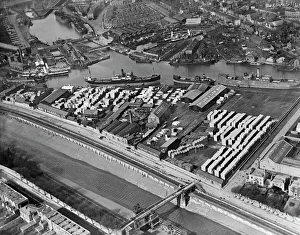 <b class=qtipBold><figcaption>Bristol timber wharves EPW005470</figcaption></b><br>The timber yards at Baltic Wharf, Canada Wharf and Cumberland Wharf, Bristol. Photographed by Aerofilms Ltd in 1921.<br><em>© Historic England Archive</em> Bristol timber wharves EPW005470