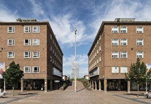 <b class=qtipBold><figcaption>Broadgate Standard DP164613</figcaption></b><br>Broadgate Standard, Broadgate, Coventry, West Midlands. General view of precinct showing the Broadgate Standard, viewed from the east.<br><em>© Historic England</em> Broadgate Standard DP164613