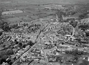 <b class=qtipBold><figcaption>Chipping Norton HAW_9419_28</figcaption></b><br>CHIPPING NORTON, Oxfordshire. Aerial view of the Cotswold market town taken by Harold Wingham, 3rd June 1951.<br><em>© Historic England Archive</em> Chipping Norton HAW_9419_28