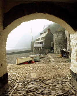 Images Dated 16th March 2007: Clovelly harbour K011622