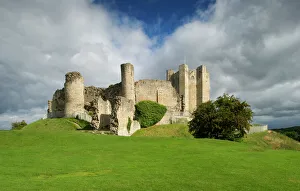 <b class=qtipBold><figcaption>Conisbrough Castle N150016</figcaption></b><br>CONISBROUGH CASTLE, South Yorkshire. General view.<br><em>© Historic England</em> Conisbrough Castle N150016