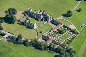 <b class=qtipBold><figcaption>Cowdray Park 29846_031</figcaption></b><br>Cowdray House, Cowdray Park, West Sussex. The great Tudor mansion burned down in 1793, but the ruins have been preserved and are Listed.<br><em>© Historic England Archive</em> Cowdray Park 29846_031