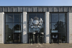 <b class=qtipBold><figcaption>Crown & County Court DP164722</figcaption></b><br>Crown & County Court, Much Park Street, Coventry, West Midlands. Exterior, view from the north of the main entrance.<br><em>© Historic England</em> Crown & County Court DP164722