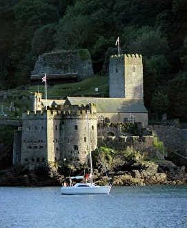 <b class=qtipBold><figcaption>Dartmouth Castle K021153</figcaption></b><br>DARTMOUTH CASTLE, Devon. View from entrance to the Dart Estuary. Gun Tower 1481, north gun platform 1539-44, St. Petrox Church 1641.<br><em>© Historic England</em> Dartmouth Castle K021153