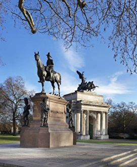 Duke of Wellington statue and the Wellington Arch N150037 Duke of Wellington statue and the Wellington Arch N150037