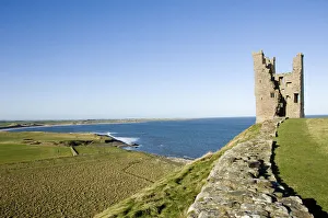Dunstanburgh Castle N060871