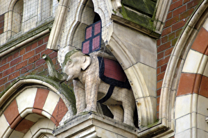 <b class=qtipBold><figcaption>Elephant in niche DP033963</figcaption></b><br>Elephant Tea Rooms, 64 - 66 Fawcett Street, Sunderland. Elephant in niche.<br><em>© Historic England</em> Elephant in niche DP033963