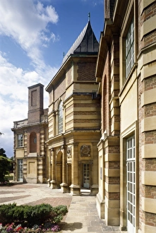<b class=qtipBold><figcaption>Eltham Palace K950972</figcaption></b><br>ELTHAM PALACE, Greenwich, London. The Courtauld House garden entrance.<br><em>© Historic England</em> Eltham Palace K950972