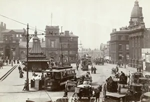 <b class=qtipBold><figcaption>Fitzalan Square OP13267</figcaption></b><br>Fitzalan Square, Sheffield. Horse-drawn taxis and electric trams photographed around 1900. Electric trams first started to run in Sheffield from 1899.<br><em>© Historic England Archive</em> Fitzalan Square OP13267