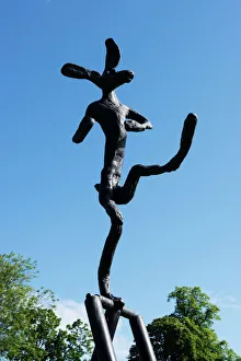 <b class=qtipBold><figcaption>Flanagan - The Cricketer DP167116</figcaption></b><br>Jesus College, Jesus Lane, Cambridge, Cambridgeshire. The Cricketer, 1989, by Barry Flanagan. Photographed by James O. Davies, 2015.<br><em>© © Historic England</em> Flanagan - The Cricketer DP167116