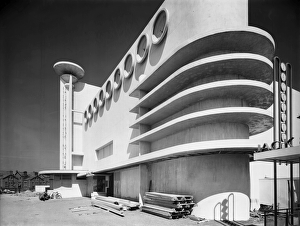 <b class=qtipBold><figcaption>Fun House CC47_01518</figcaption></b><br>The Fun House at Blackpool Pleasure Beach, Lancashire. Photographed by Herbert Leo Felton in 1935 with evidence of construction work still on site.<br><em>© Historic England Archive</em> Fun House CC47_01518