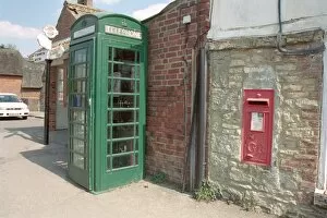Images Dated 8th April 2003: Green Telephone Box