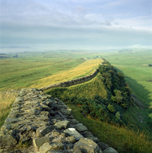 <b class=qtipBold><figcaption>Hadrian's Wall K850180</figcaption></b><br>HADRIAN'S WALL: CAWFIELDS, Northumberland. View along the wall. hadrian<br><em>© Historic England</em> Hadrian's Wall K850180