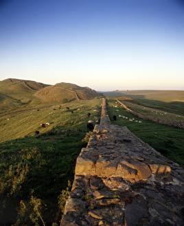 <b class=qtipBold><figcaption>Hadrian's Wall K970905</figcaption></b><br>HADRIAN'S WALL: CAWFIELDS, Northumberland. View along the wall. hadrian<br><em>© Andrew Tryner</em> Hadrian's Wall K970905