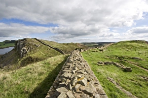 <b class=qtipBold><figcaption>Hadrians Wall N060989</figcaption></b><br>HADRIAN'S WALL, Northumberland. General view of wall at Steel Rigg. hadrian<br><em>© Historic England</em> Hadrians Wall N060989