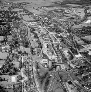 <b class=qtipBold><figcaption>Hemel Hempstead EAW133706</figcaption></b><br>Hemel Hempstead, Hertfordshire. The town centre and Hemel Water Garden (GD 5346). Photographed in July 1964. Aerofilms Collection.<br><em>© Historic England</em> Hemel Hempstead EAW133706