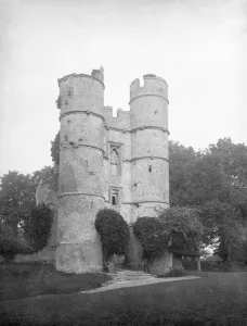 Henry Taunt Collection (1860-1922) Prints: Donnington Castle Print: A photograph of the Great Gatehouse