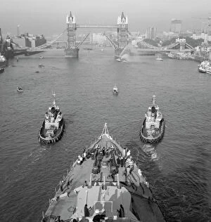 Military Collection: HMS Belfast and Tower Bridge a98_05144