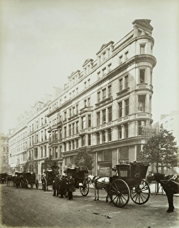 <b class=qtipBold><figcaption>Horse drawn cabs BL05923</figcaption></b><br>NORTHUMBERLAND AVENUE, Westminster, London. Perspective view of the exterior of a newly-built office block on Northumberland Avenue with a line of horse-drawn cabs waiting outside. Photographed in 1885 by Bedford Lemere.<br><em>© Historic England</em> Horse drawn cabs BL05923