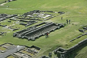 <b class=qtipBold><figcaption>Housesteads Roman Fort N060996</figcaption></b><br>HADRIAN'S WALL: HOUSESTEADS FORT, Northumberland. Aerial detail view of the granaries with visitors providing scale. hadrian<br><em>© Historic England</em> Housesteads Roman Fort N060996