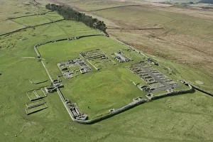 <b class=qtipBold><figcaption>Housesteads Roman Fort N061000</figcaption></b><br>HADRIAN'S WALL: HOUSESTEADS FORT, Northumberland. Aerial view of the fort. hadrian<br><em>© Historic England</em> Housesteads Roman Fort N061000
