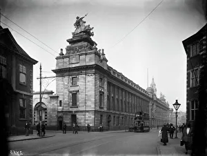 <b class=qtipBold><figcaption>Hull Guildhall CC73_03004</figcaption></b><br>Guildhall, Alfred Gelder Street, City Of Kingston Upon Hull. Exterior view from the south-west of the Guildhall, with pedestrians and a tram in the street. By Sir Edwin Cooper of Russell, Cooper & Davis (1906-1914), it is now listed Grade II*. Photographed by Campbell's Press Studio Limited (1900-1930).<br><em>© Historic England</em> Hull Guildhall CC73_03004