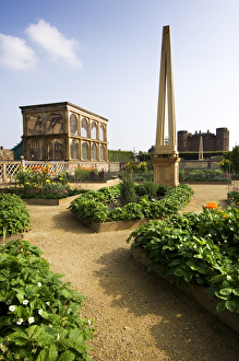 Kenilworth Castle, Elizabethan Garden N080508 Kenilworth Castle, Elizabethan Garden N080508