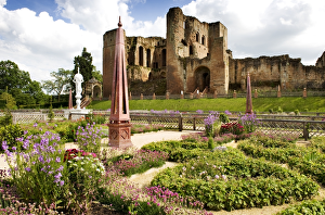 Kenilworth Castle Elizabethan Garden N090441 Kenilworth Castle Elizabethan Garden N090441