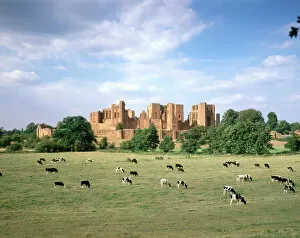 Related Images Collection: Kenilworth Castle J900445