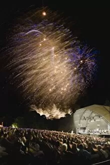Images Dated 23rd August 2008: Kenwood House fireworks N080541