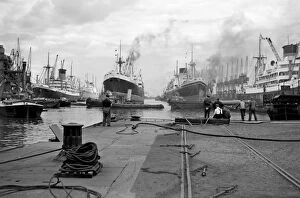 Ships and Boats Gallery: King George V Dock AA002109
