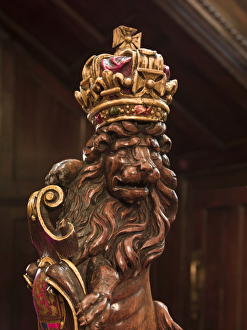 <b class=qtipBold><figcaption>Lion DP131973</figcaption></b><br>Vintners Hall, Upper Thames Street, City of London. Interior detail of lion newel post in stair hall.<br><em>© Historic England</em> Lion DP131973