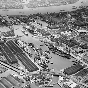 Rivers Gallery: London Docks 1958 EAW071687
