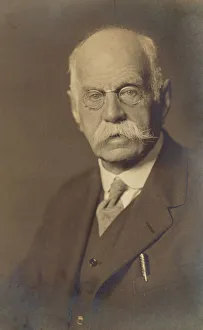 <b class=qtipBold><figcaption>Major Leonard Darwin K970208</figcaption></b><br>DOWN HOUSE, Kent. Photograph of Major Leonard Darwin (1850-1943). Charles Darwin's son.<br><em>© Historic England</em> Major Leonard Darwin K970208