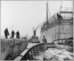 Manouevring a concrete caisson JLP01_01_064_48 Manouevring a concrete caisson JLP01_01_064_48