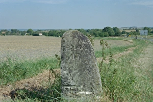Images Dated 12th August 2000: Milestone at SU 5041 8770