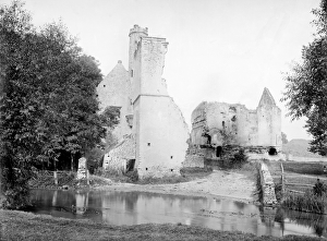 <b class=qtipBold><figcaption>Minster Lovell Hall CC73_01313</figcaption></b><br>MINSTER LOVELL HALL, Minster Lovell, Oxfordshire. The ruins of the former medieval manor house from the ford, built in c.1431-42 by the 7th Lord Lovell incorporating an earlier building. It fell into disrepair in c.1747 and subsequently used as farm buildings. Photographed by Henry Taunt in 1888.<br><em>© Historic England</em> Minster Lovell Hall CC73_01313