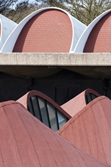 <b class=qtipBold><figcaption>Munrow Sports Centre DP137843</figcaption></b><br>Munrow Sports Centre, Pritchatts Road, Birmingham University, Birmingham, West Midlands. Detail of roof structure.<br><em>© Historic England</em> Munrow Sports Centre DP137843