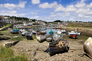 <b class=qtipBold><figcaption>Newlyn Fishing Port DP043547</figcaption></b><br>NEWLYN FISHING PORT, Cornwall. View of boats in the harbour.<br><em>© Historic England</em> Newlyn Fishing Port DP043547