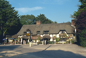 <b class=qtipBold><figcaption>The Old Beams Inn</figcaption></b><br>Timber-framed late C15 public house, New Forest. IoE 143592.<br><em>© Pauline Thornton LRPS CPAGBSource: Images of England</em> The Old Beams Inn