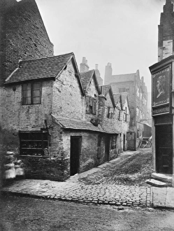 <b class=qtipBold><figcaption>Old Birmingham BB65_04648</figcaption></b><br>A view from Steelhouse Lane, Birmingham looking into Queen's Head Yard, the door to the Queen's Head Tavern to the right. Glass plate negative photographed 1875.<br><em>© Historic England Archive</em> Old Birmingham BB65_04648