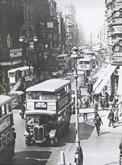 High Road Gallery: Oxford Street MOT01_01_06
